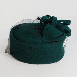 Unique Vintage Emerald Green Wool Netted 1950s Pillbox Hat
